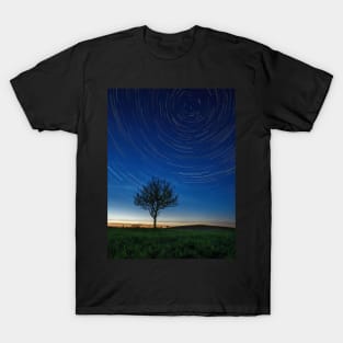 Lonely tree under stars emerging from the twilight glare T-Shirt